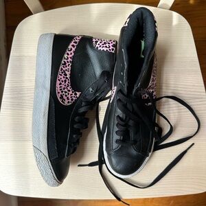 Nike Hi Top Blazers size 6.5 Youth black pink leopard print